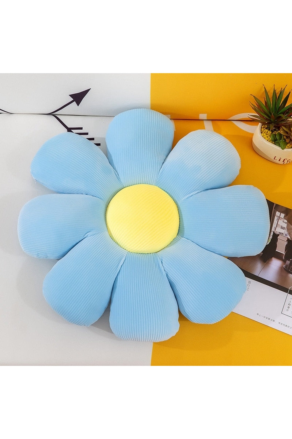 Lisslune | Daisy Pillow Design