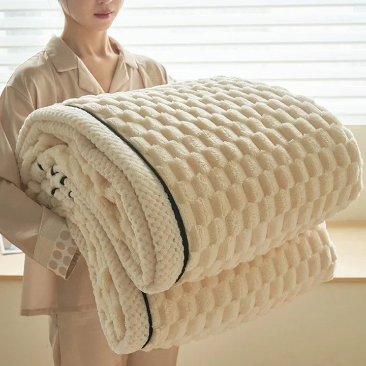 Lisslune | Plush pebble-structured blanket