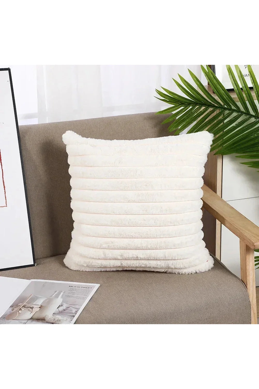 Lisslune | White plush pillow cover