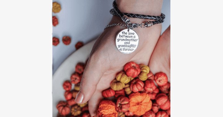 Lisslune | The love between a grandmother and granddaughter is forever - hand-stamped wristwatch