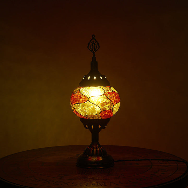 Lisslune | Traditional Tiffany romantic oval iron enameled 1-light table lamp for the bedroom