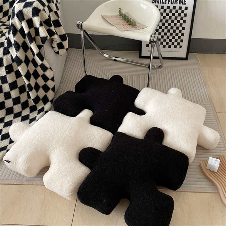 Lisslune | Black-White Cushion Set