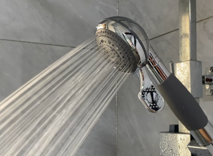 Lisslune | EASYWASH – Safe showerhead with gentle modes for seniors & sensitive skin