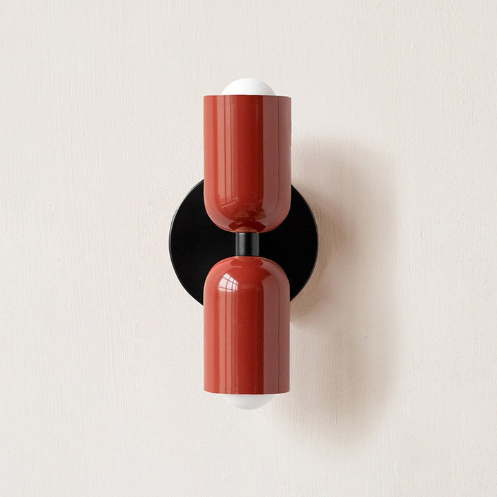 Lisslune | Lively, minimalist wall lamp with two light bulbs
