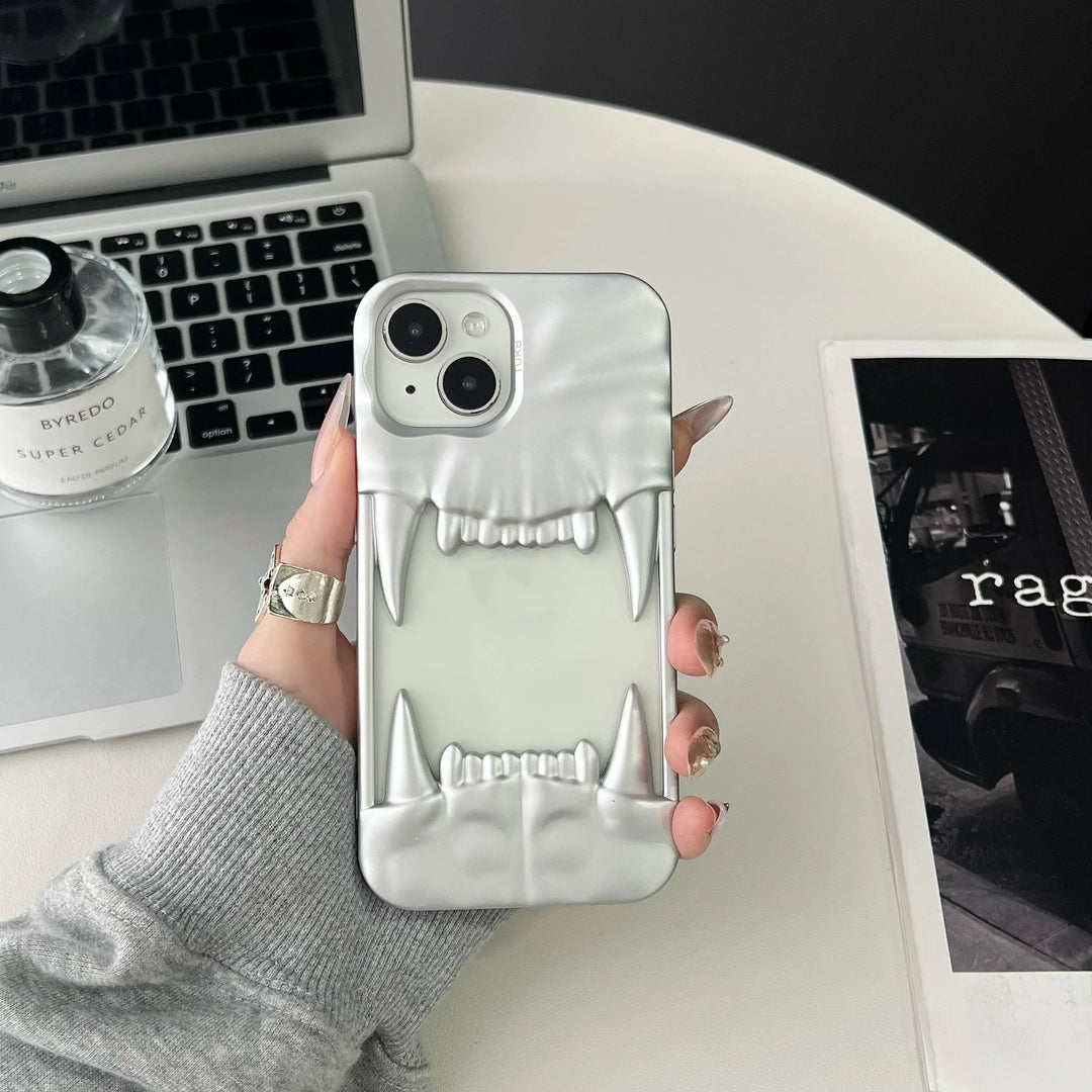 Lisslune | 3D Canine Tooth Hollow Wärmeableitende Handyhülle für iPhone 16 15 14 13 12 11 Pro Max Stoßfest elektroplattierte weiche Luxusabdeckung