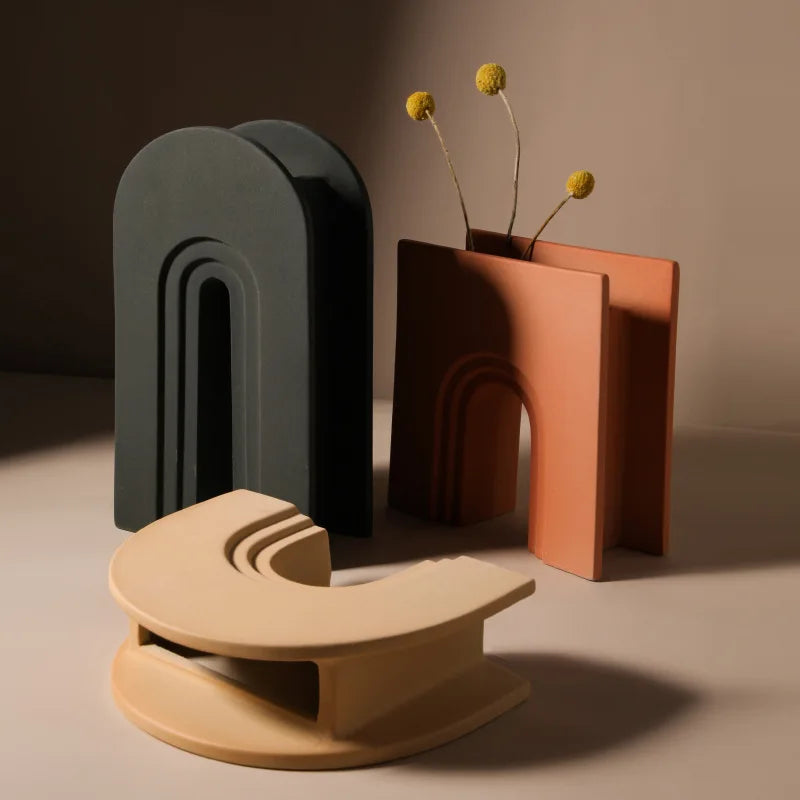 Lisslune | GeoSculpt Handcrafted Ceramic Vase – Modern Geometric Design