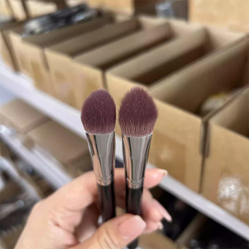 Rynx | 1PC Triangular Concealer Brush For Acne Dark Circles Tear Trough Angle Brush Height Brush Face Contour Brush Foundation Brush