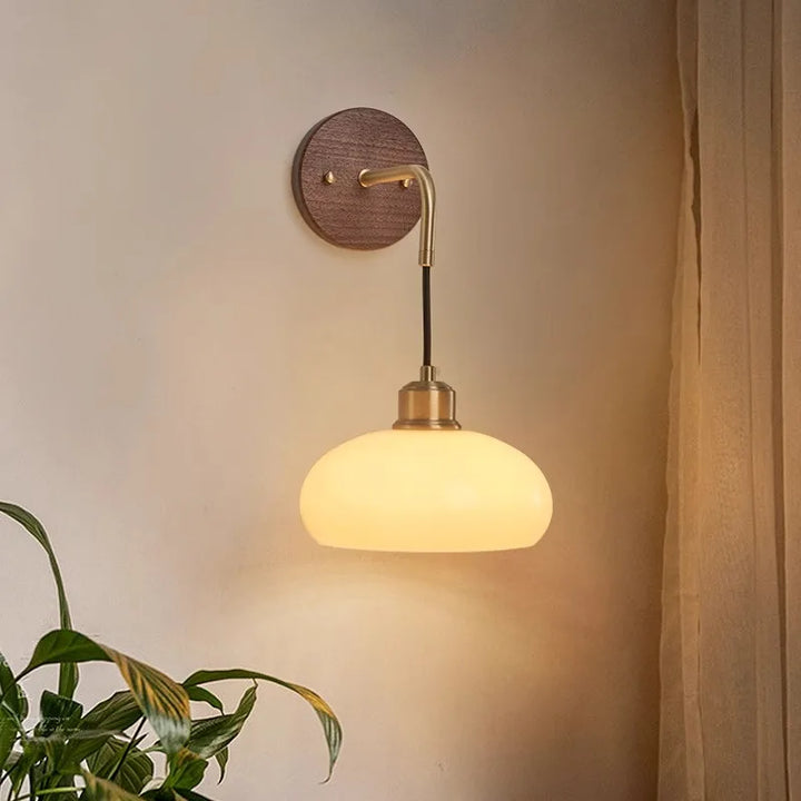 Lisslune | WalnutEdge – Modern Wall Lamp in Walnut and Brass