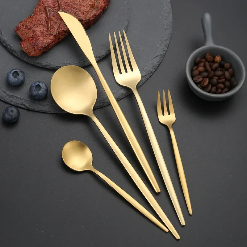 Lisslune | RefinedTable | 30-piece cutlery set
