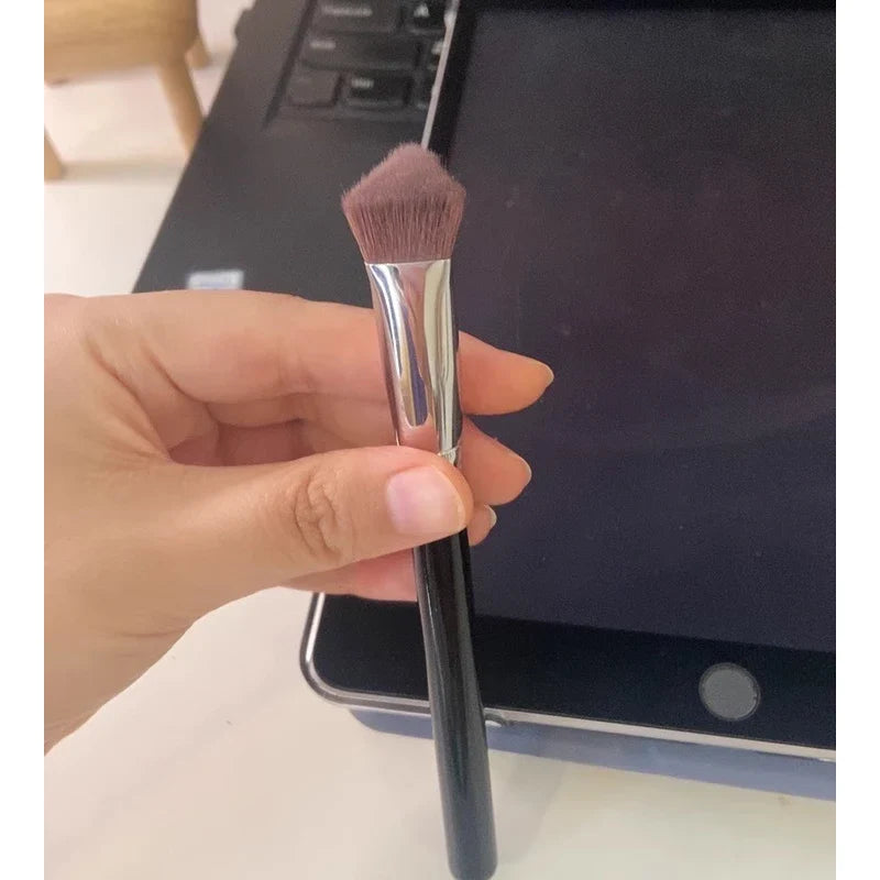 Rynx | 1PC Triangular Concealer Brush For Acne Dark Circles Tear Trough Angle Brush Height Brush Face Contour Brush Foundation Brush