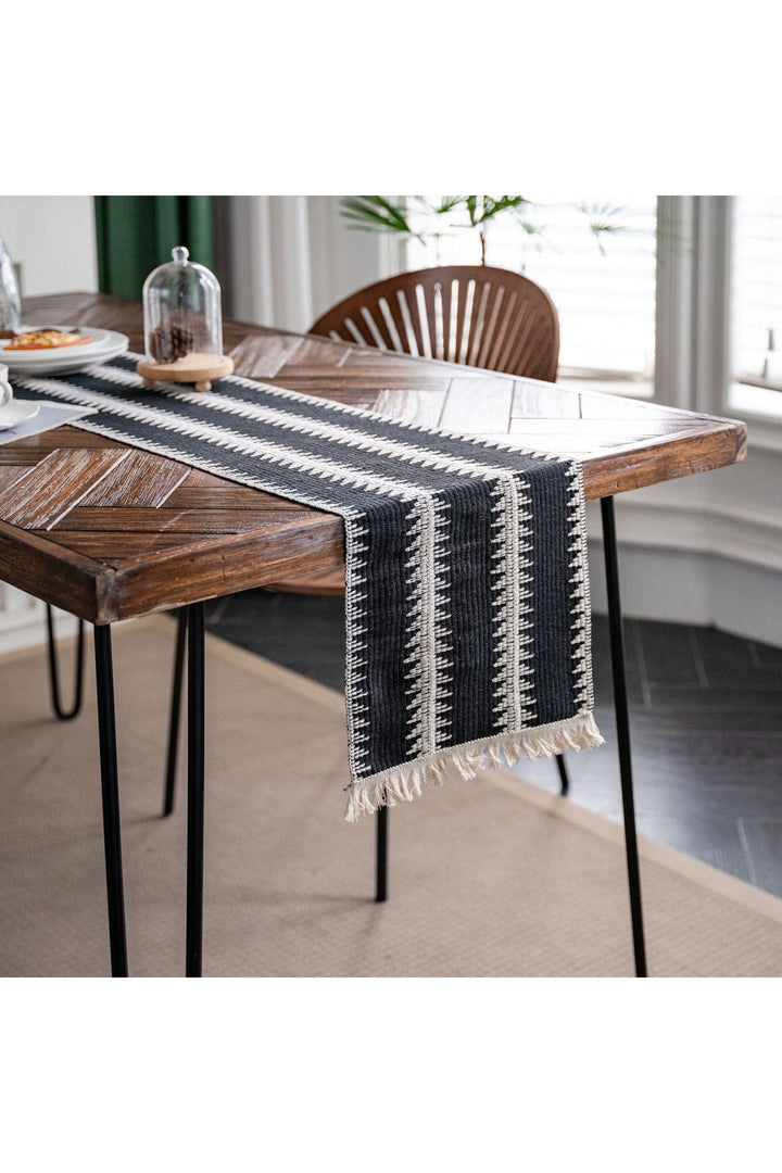 Lisslune | Table Runner - Light Academia