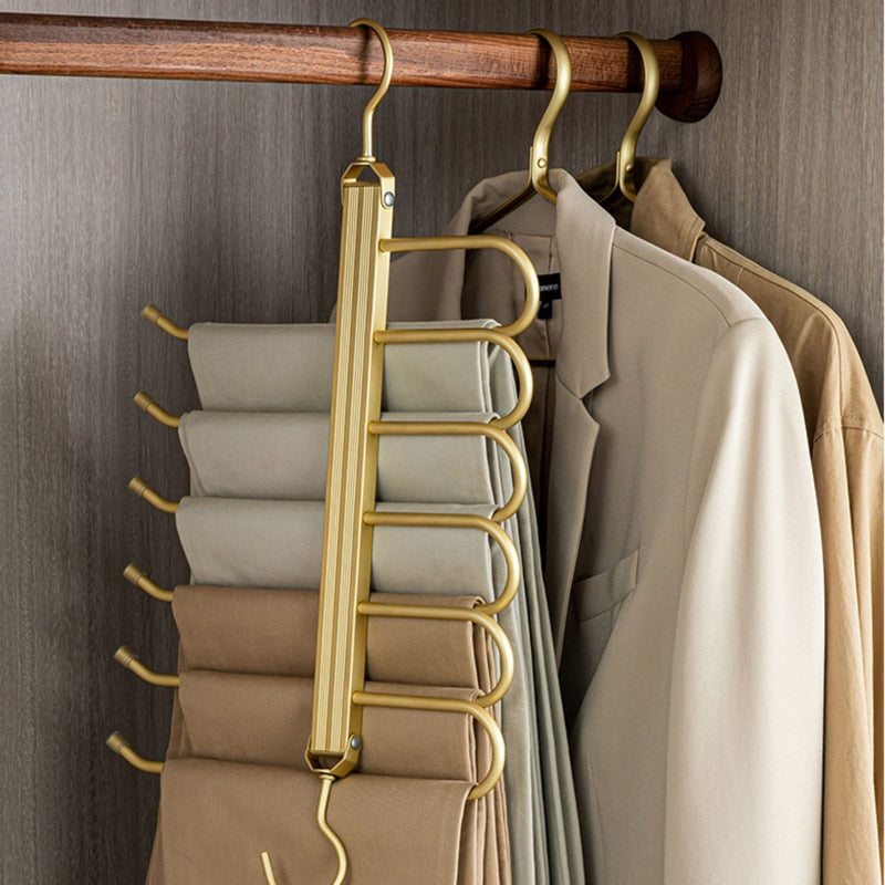 Lisslune | Space-saving trouser hangers from Gardudu made of aluminum