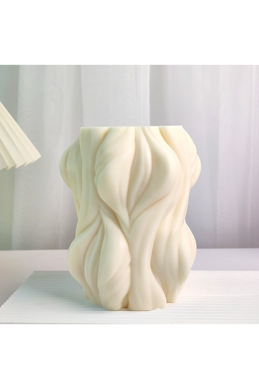 Lisslune | geometric candle shape