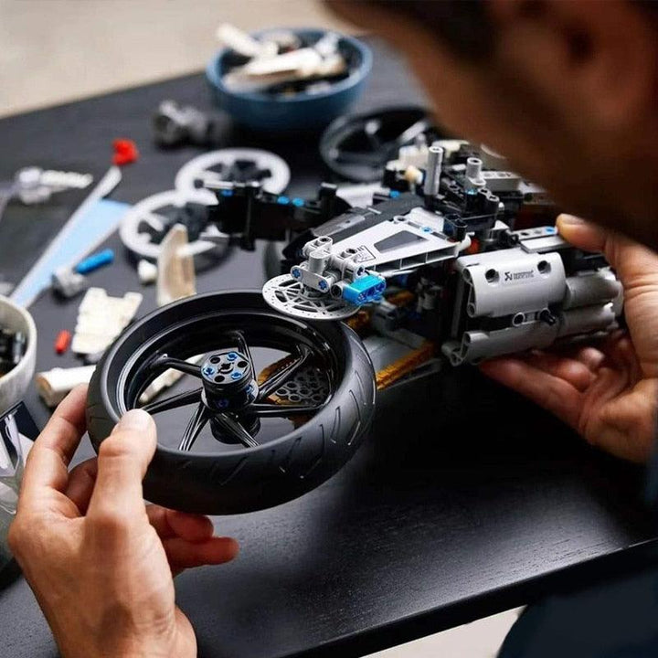 Lisslune | Advanced 1920-piece Knuckle Chopper motorcycle building kit
