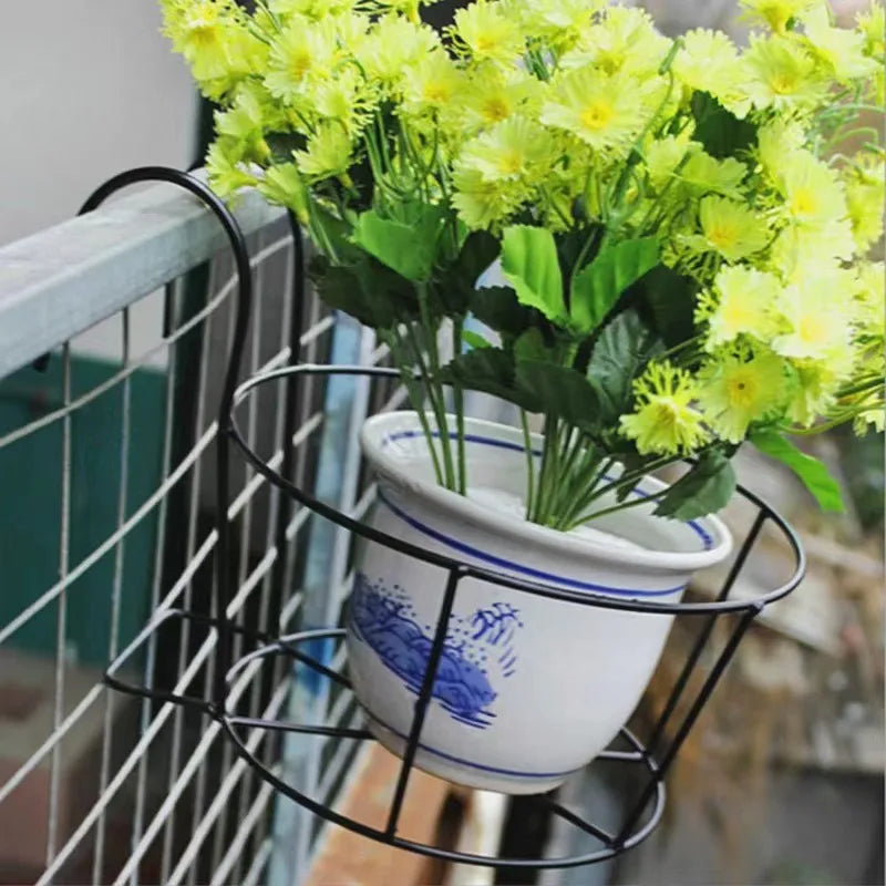 Lisslune | Practical plant pot holder with stable metal frame for balcony and terrace