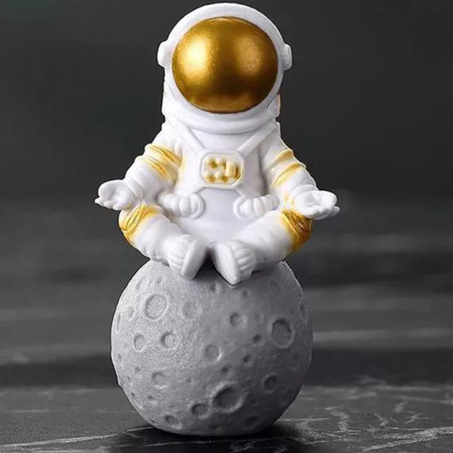 Lisslune | Resin Astronaut Figure Statue Space Traveler Sculpture Educational Toy Desk Decoration Astronaut Model For Children Gift