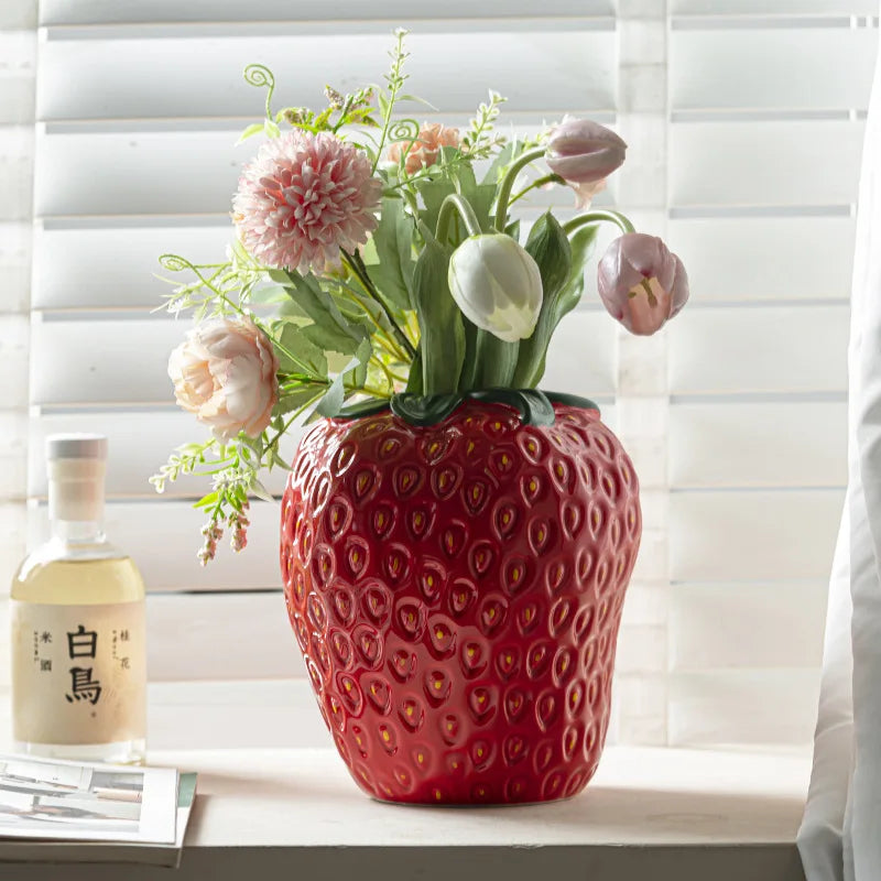 Lisslune | Ugly Strawberry Vase