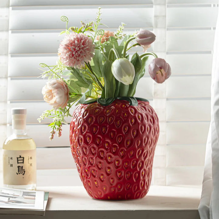 Lisslune | Ugly Strawberry Vase