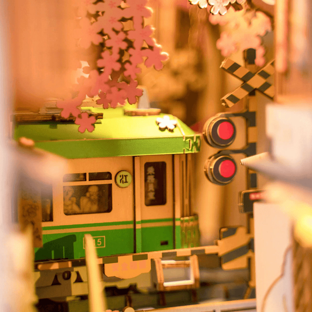 Lisslune | Sakura Densya - Diorama Shelf