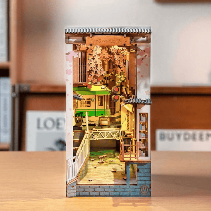 Lisslune | Sakura Densya - Diorama Shelf