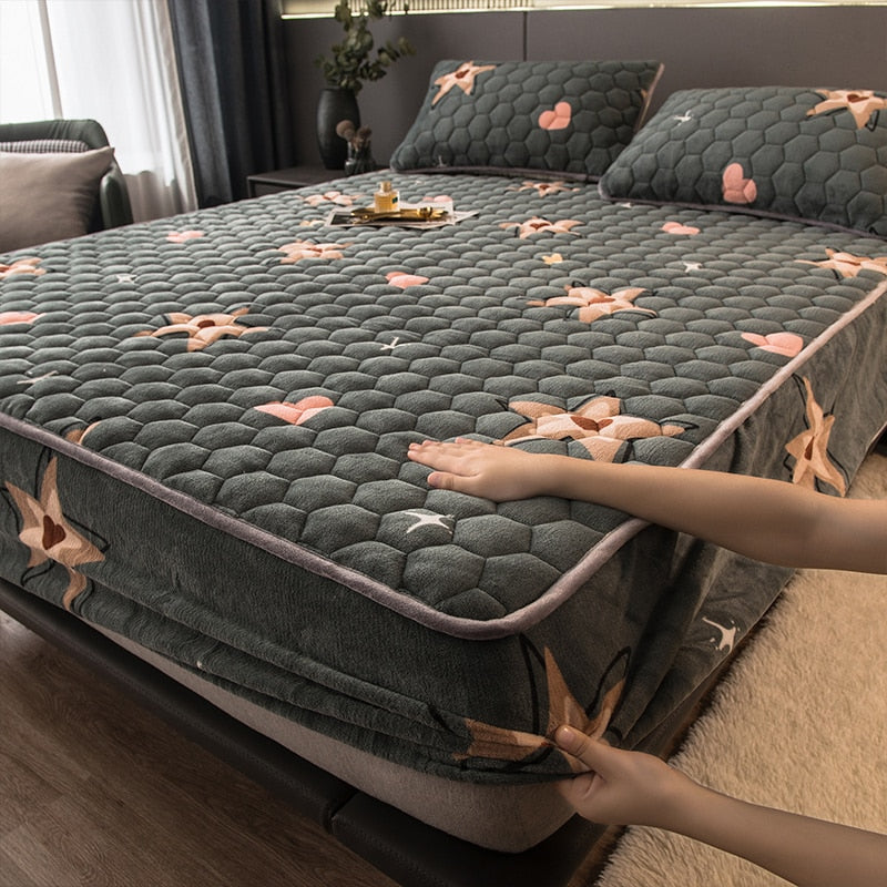 Lisslune | Elegant Velvet Thick Mattress Cover
