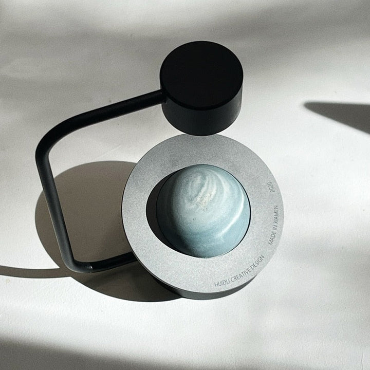 Lisslune | Levitating Saturn Cosmic Aromatherapy Table Decor