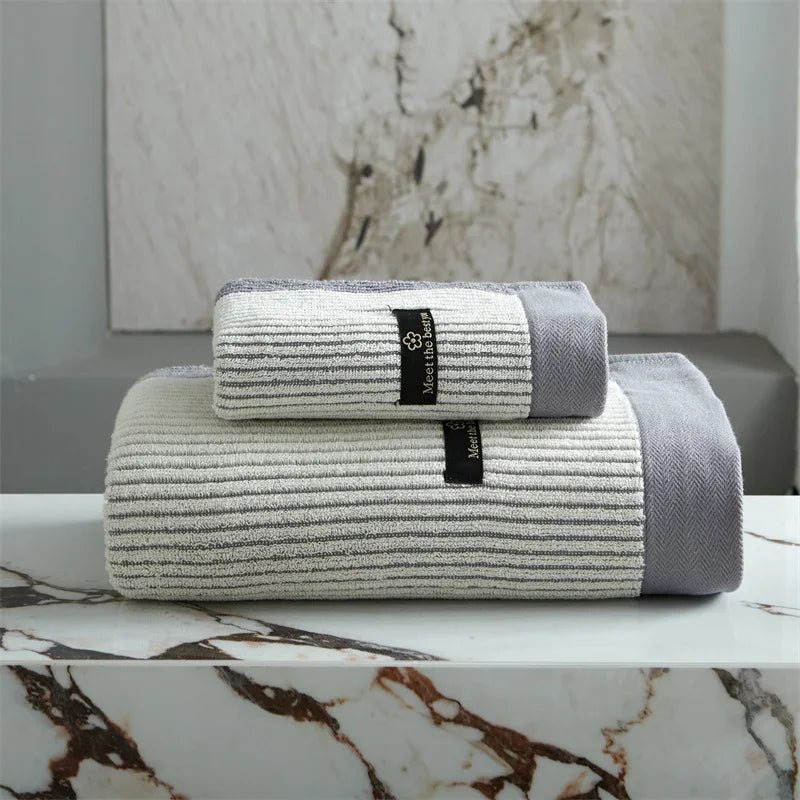Lisslune | Luxurious, super soft and absorbent face/bath towel made from 100% organic cotton