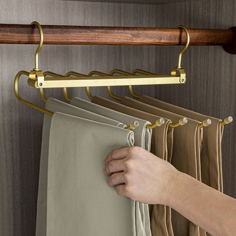 Lisslune | Space-saving trouser hangers from Gardudu made of aluminum