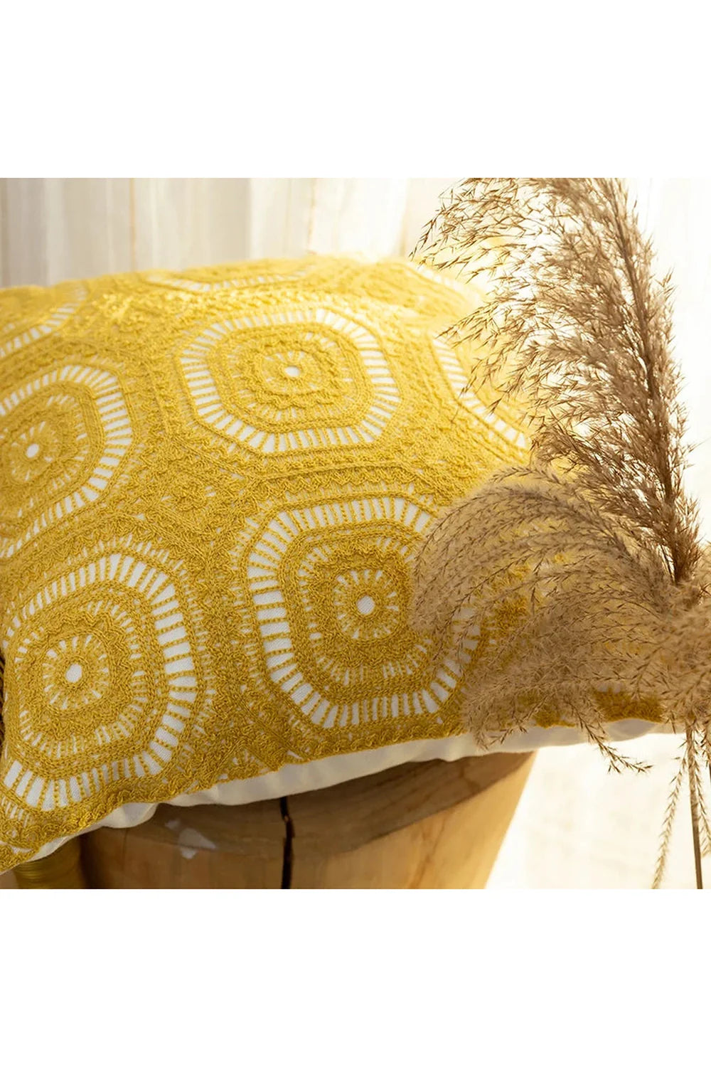 Lisslune | Embroidered cushion covers