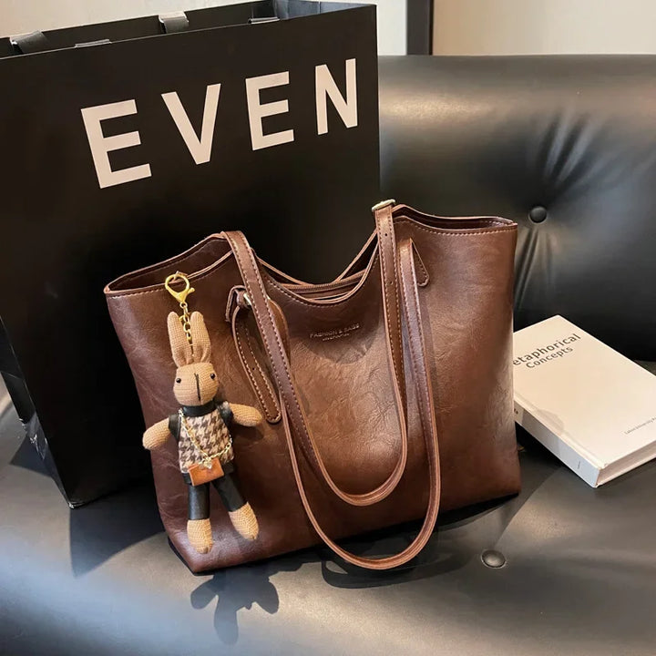 Lisslune | Mirella | Classic Women’s Shopper Bag with Charm – Elegant, Spacious & Timeless