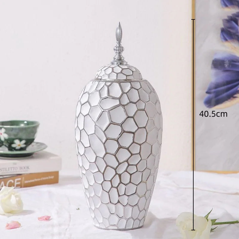 Lisslune | GoldenPattern | Ceramic Vase with Luxurious Gold Accents – Modern Decorative Home Piece