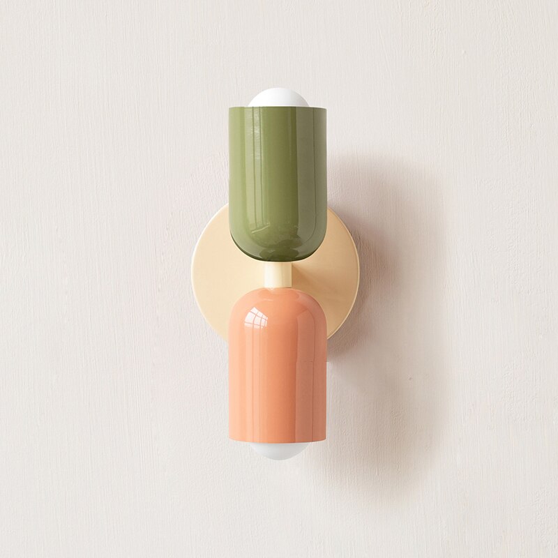 Lisslune | Lively, minimalist wall lamp with two light bulbs