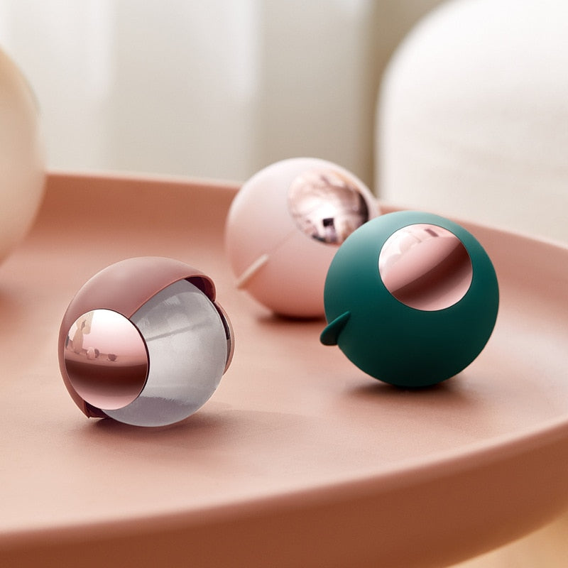 Lisslune | Futuristic Reusable Sticky Lint Remover