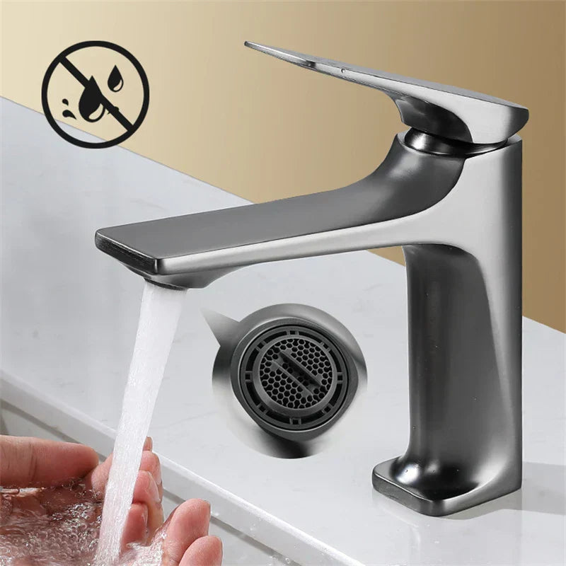 Lisslune | Elegant bathroom faucet - with single lever for timeless comfort