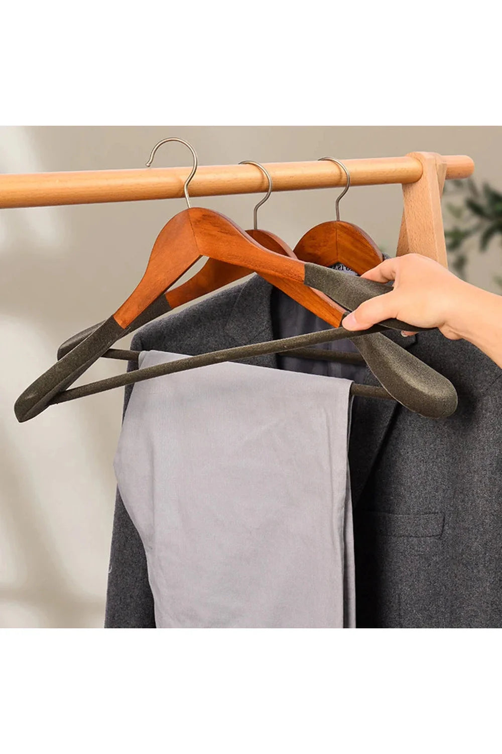 Lisslune | Walnut Suit Hanger