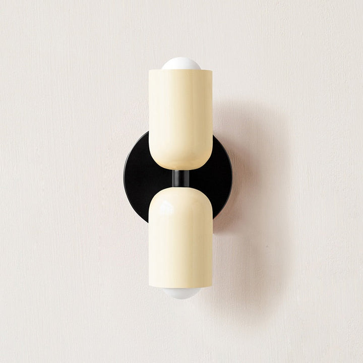 Lisslune | Lively, minimalist wall lamp with two light bulbs