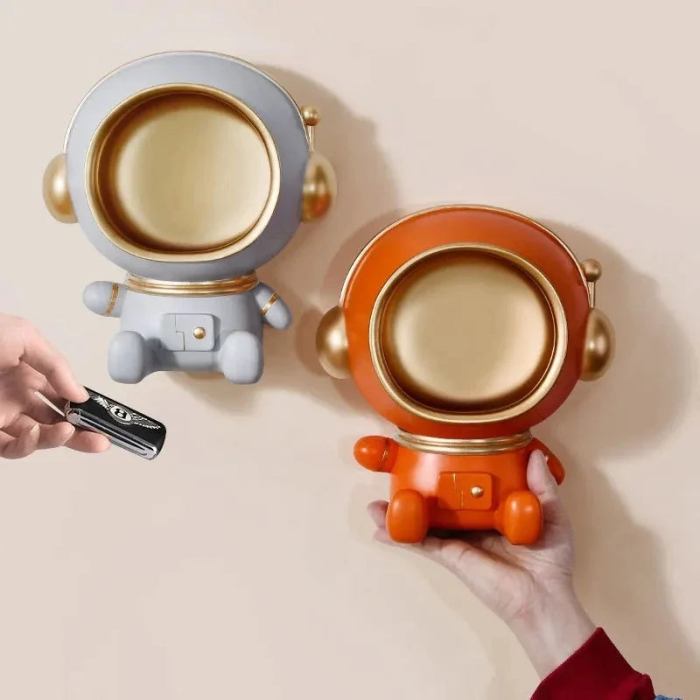 Lisslune | GalacticHolder - functional astronaut-inspired key holder