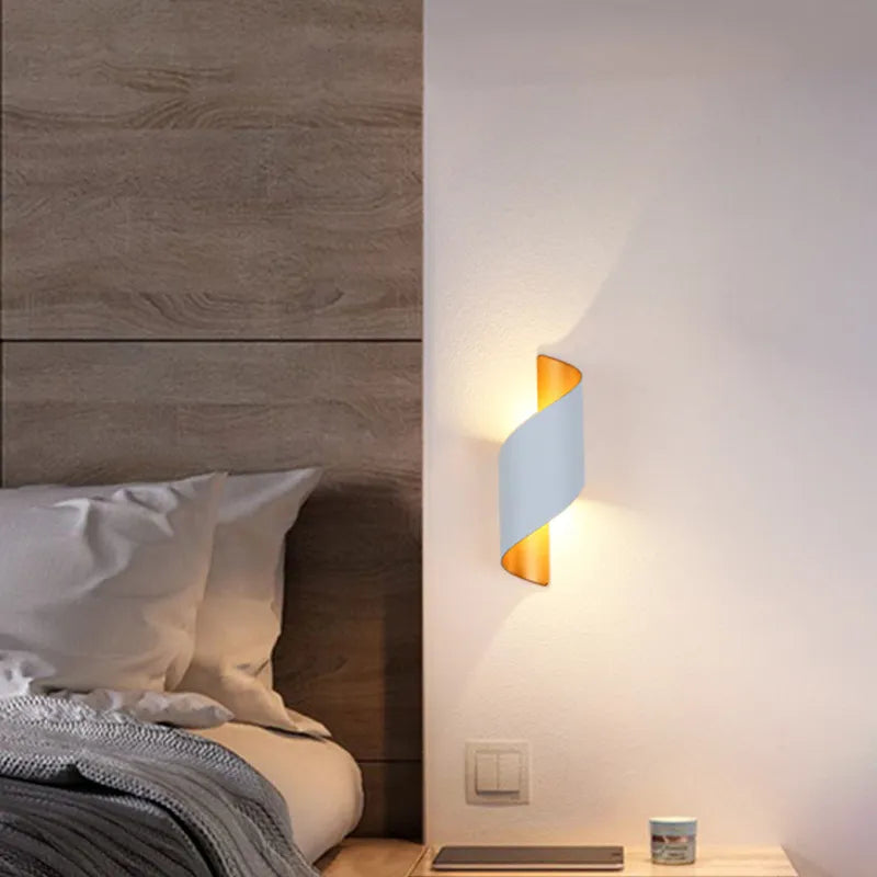 Lisslune | IronEdge – Modern Wall Light Crafted from Iron and Acrylic