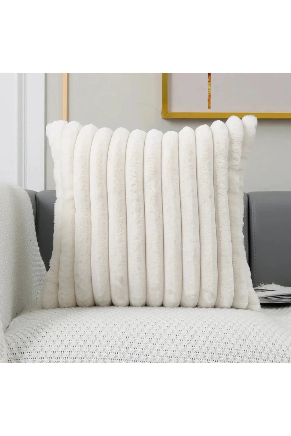 Lisslune | White plush pillow cover