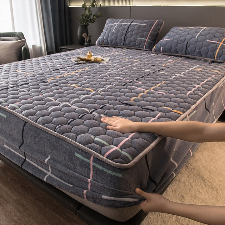 Lisslune | Elegant Velvet Thick Mattress Cover