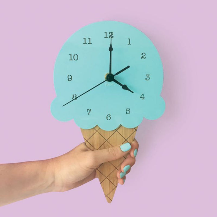 Lisslune | FrostTime Isformet Wall Clock – Fun and Playful Design for Creative Spaces