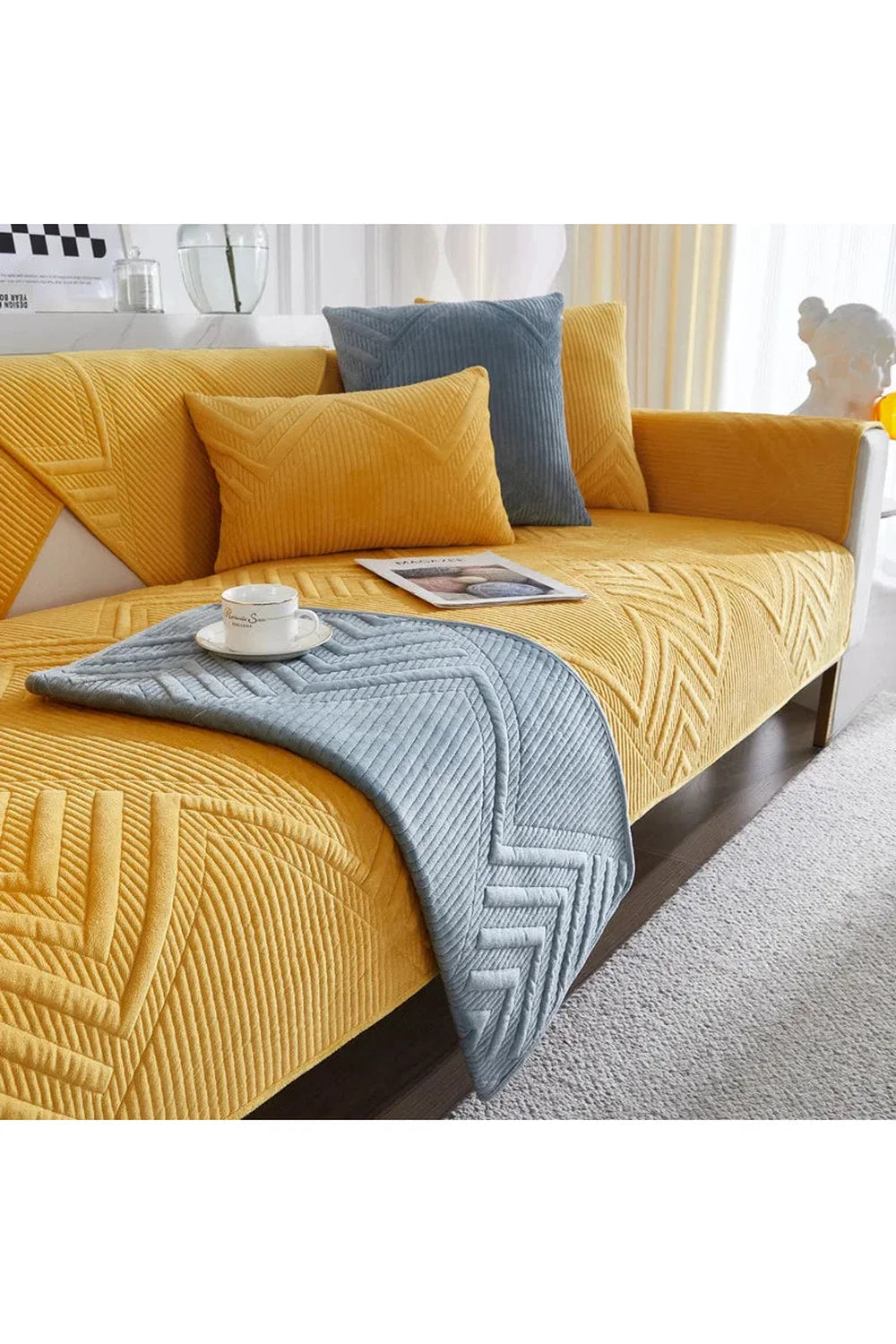 Lisslune | Soft Quilted Sofa Cover