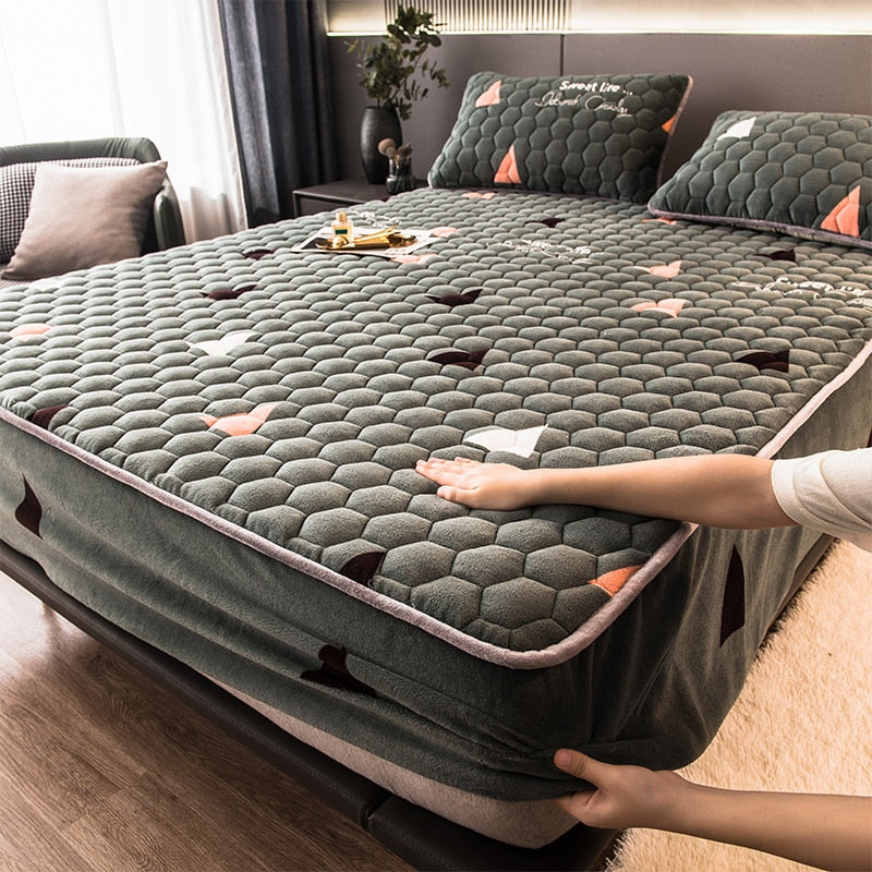 Lisslune | Elegant Velvet Thick Mattress Cover