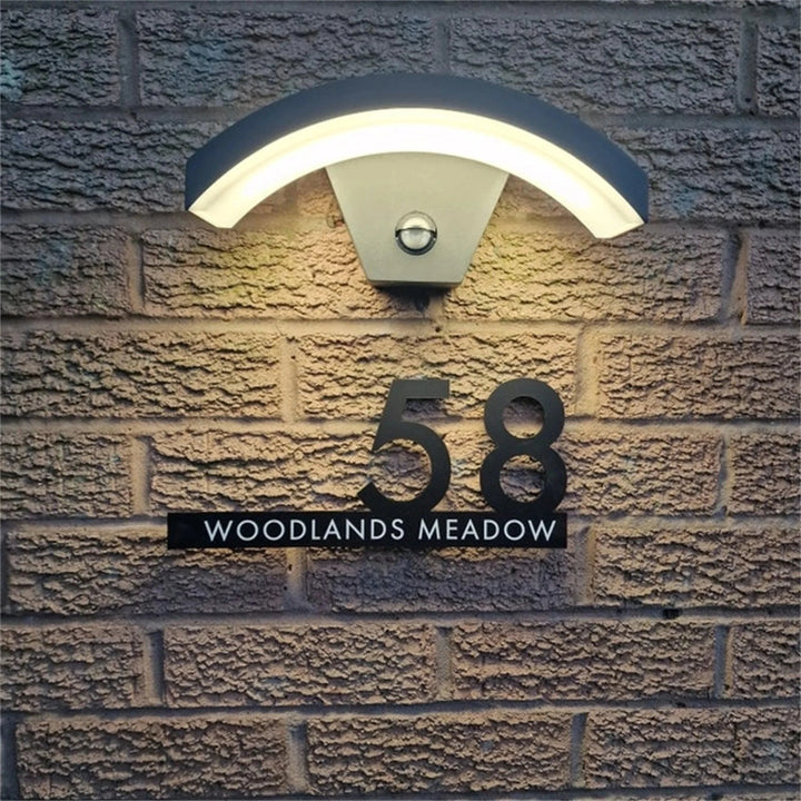 Lisslune | Personalized elegant acrylic house number sign - modern and weatherproof