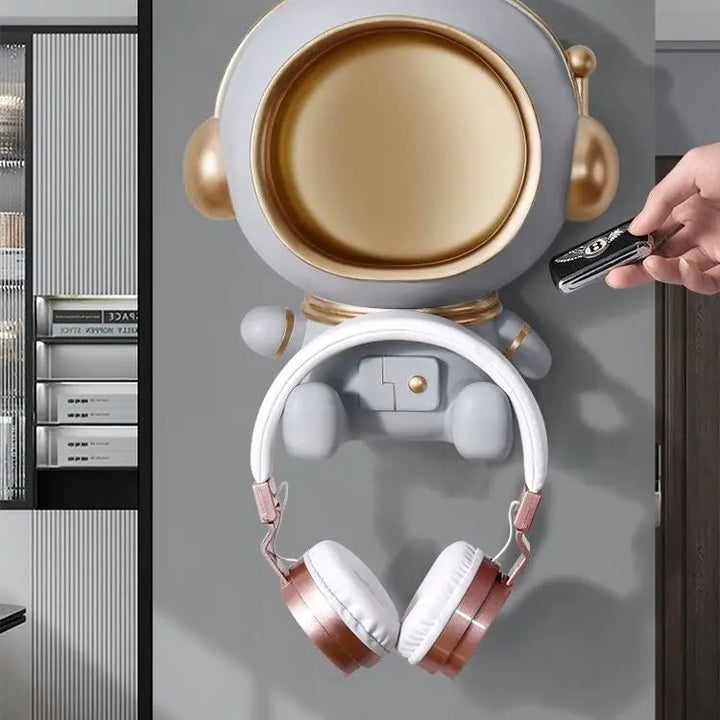 Lisslune | GalacticHolder - functional astronaut-inspired key holder
