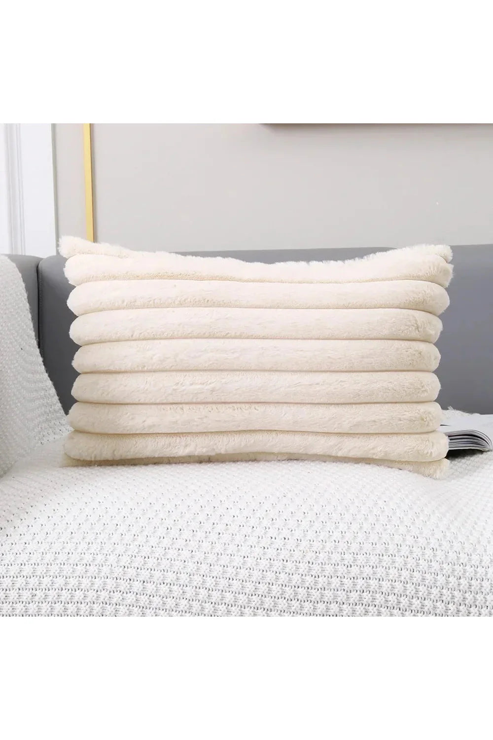 Lisslune | White plush pillow cover
