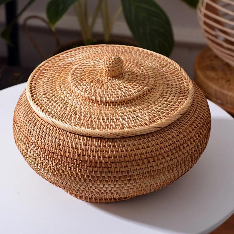 Lisslune | Elegant handwoven rattan storage chest - Stylish organizer for any room