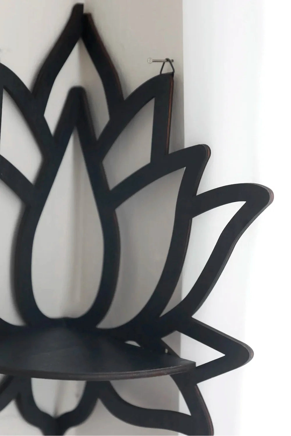 Lisslune | Lotus Essential Oil Shelf
