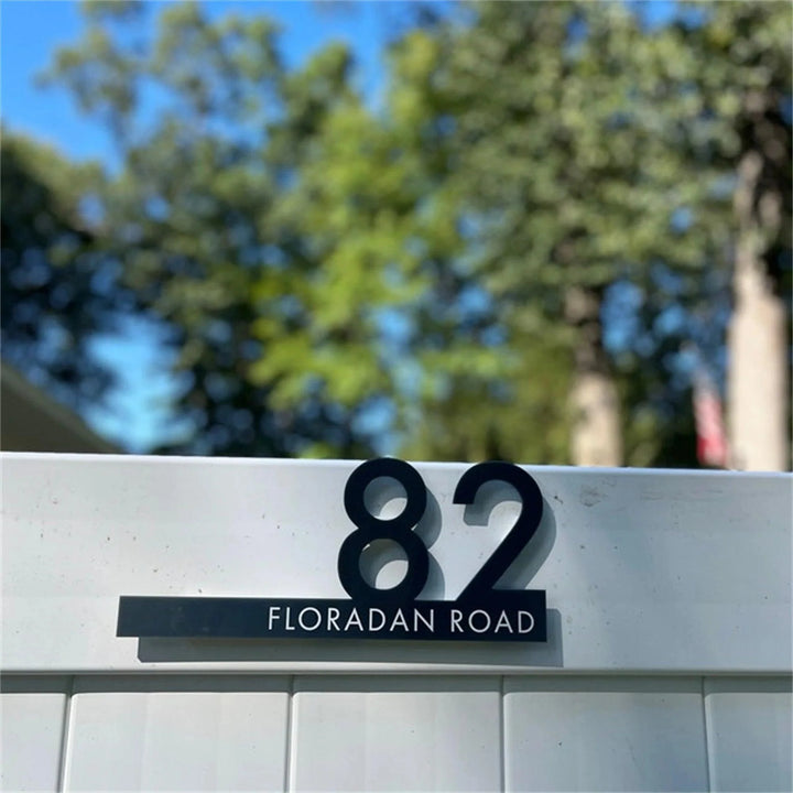 Lisslune | Personalized elegant acrylic house number sign - modern and weatherproof