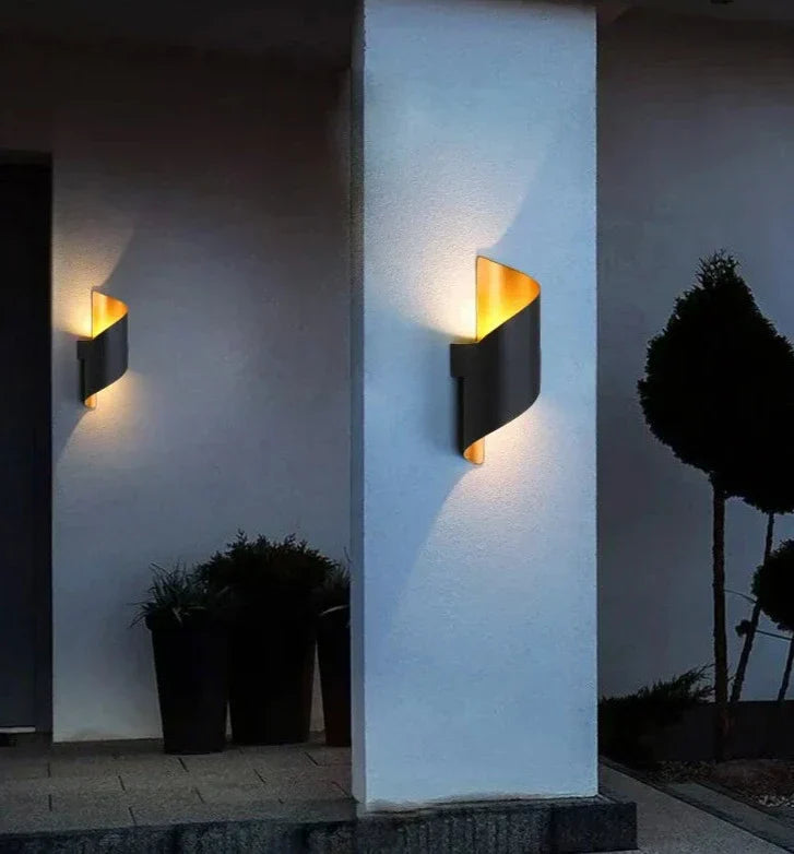 Lisslune | IronEdge – Modern Wall Light Crafted from Iron and Acrylic